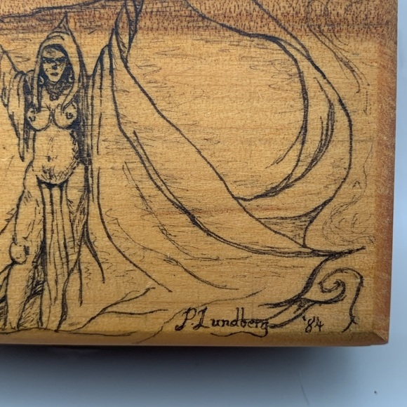 Vintage Wooden box with partly undressed female by Mundberg 1984 - Japan. - Picture 3 of 12